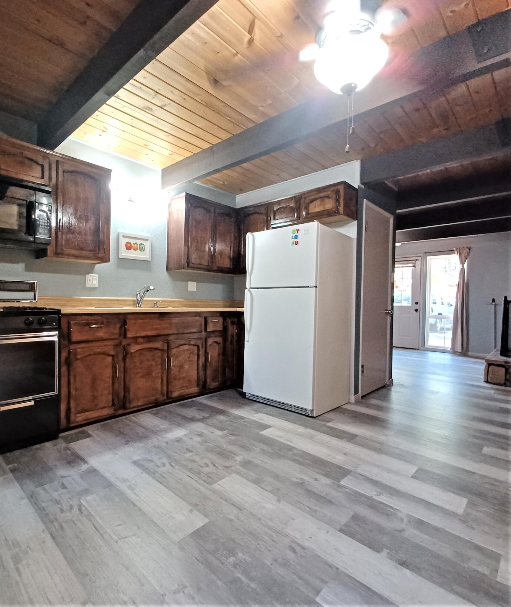 Big Bear City Condo: 817 West Rainbow Boulevard