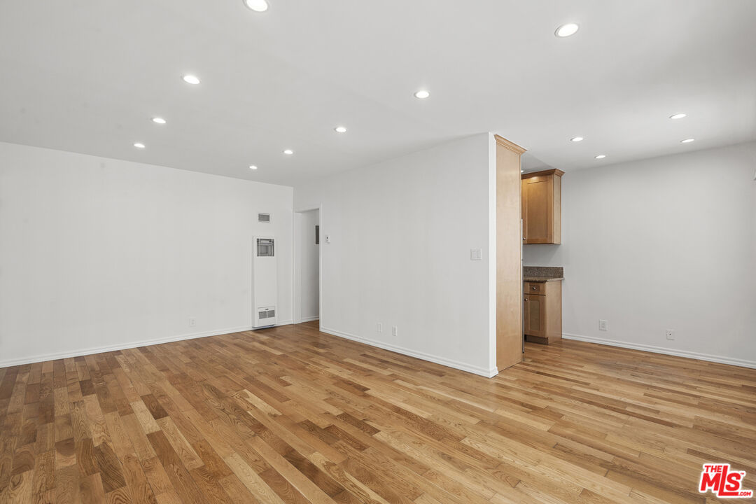 West Hollywood Condo: 923 North San Vicente Boulevard