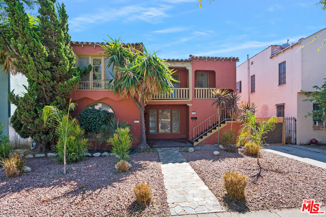Los Angeles Condo: 6086 Saturn Street
