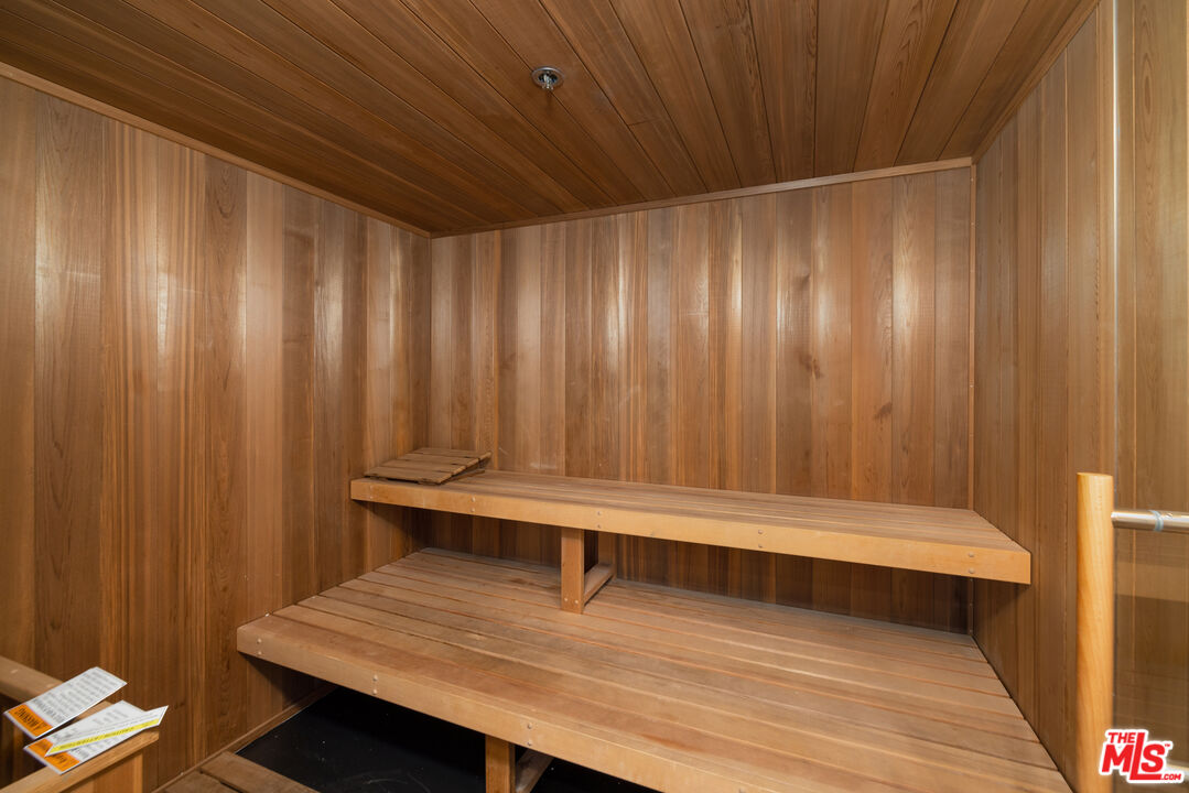 West Hollywood Condo: 930 North Doheny Drive