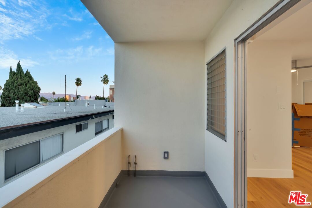 Los Angeles Condo: 1477 South Canfield Avenue