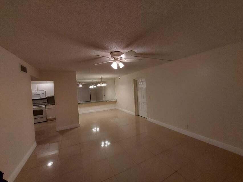 Greenacres Condo: 201 Foxtail Drive