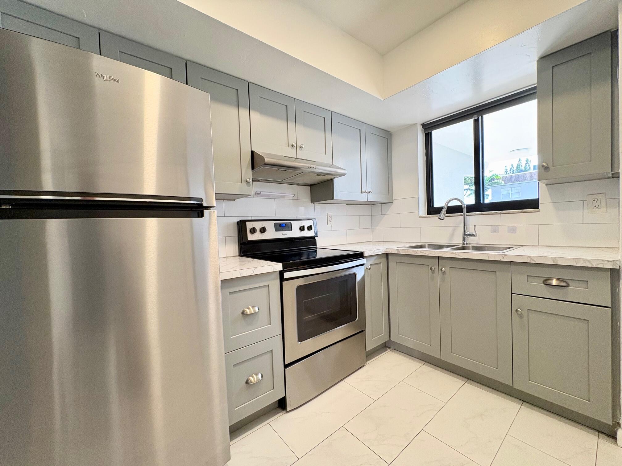 Pompano Beach Condo: 305 Southeast 9th Avenue