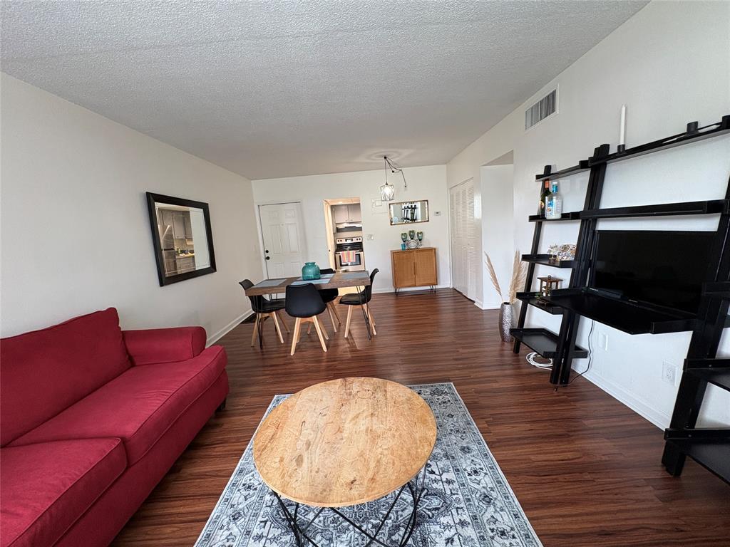 Pompano Beach Condo: 101 Southeast 6th Avenue