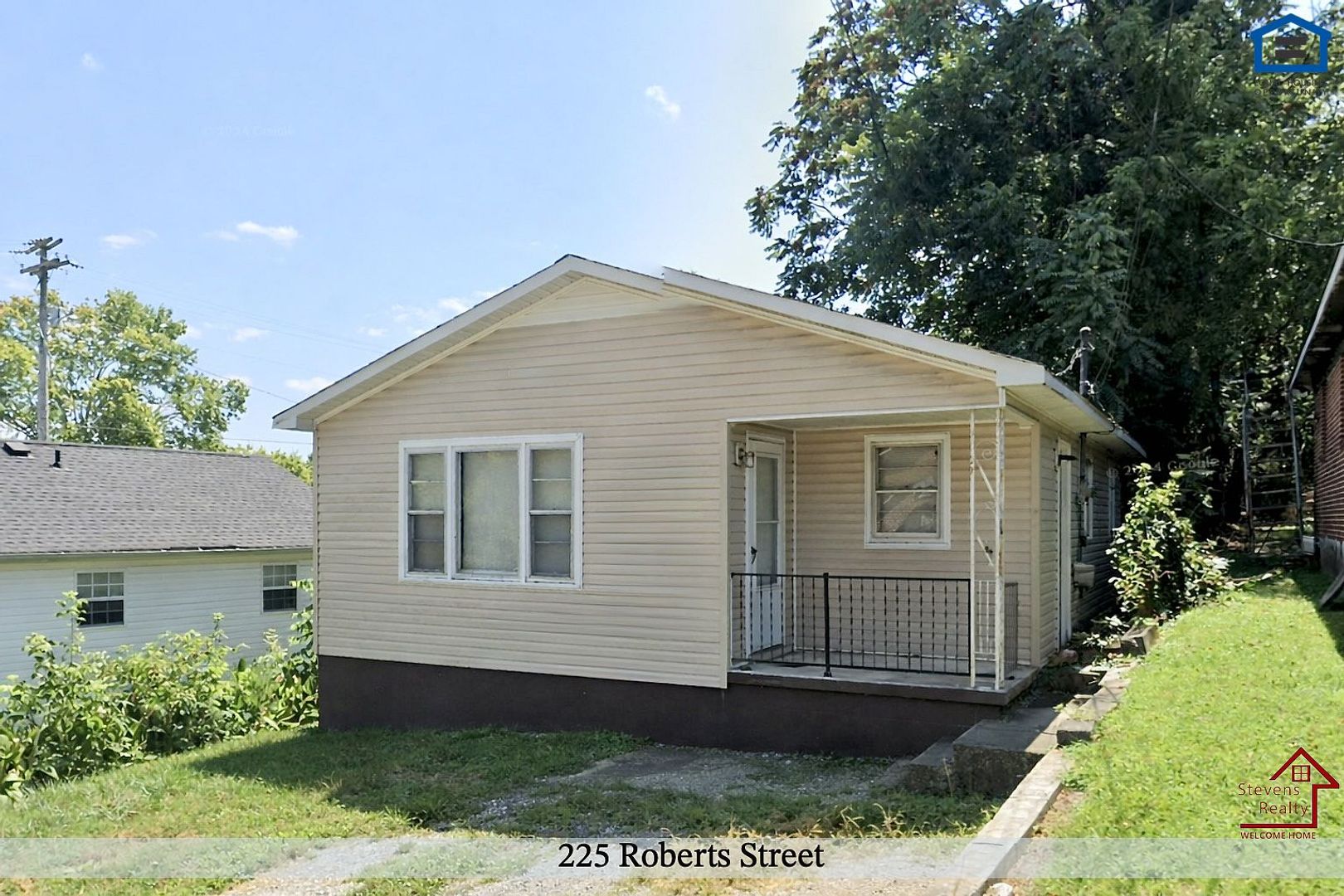 Sparta House: 225 Roberts St