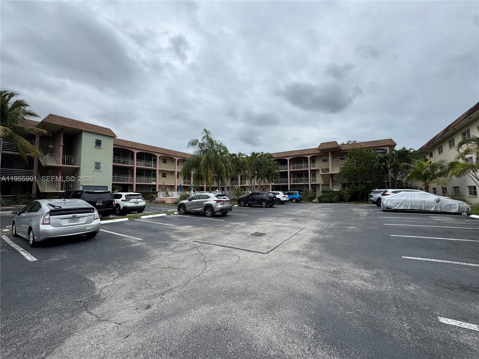 Pompano Beach Condo: 100 Southeast 6th Avenue