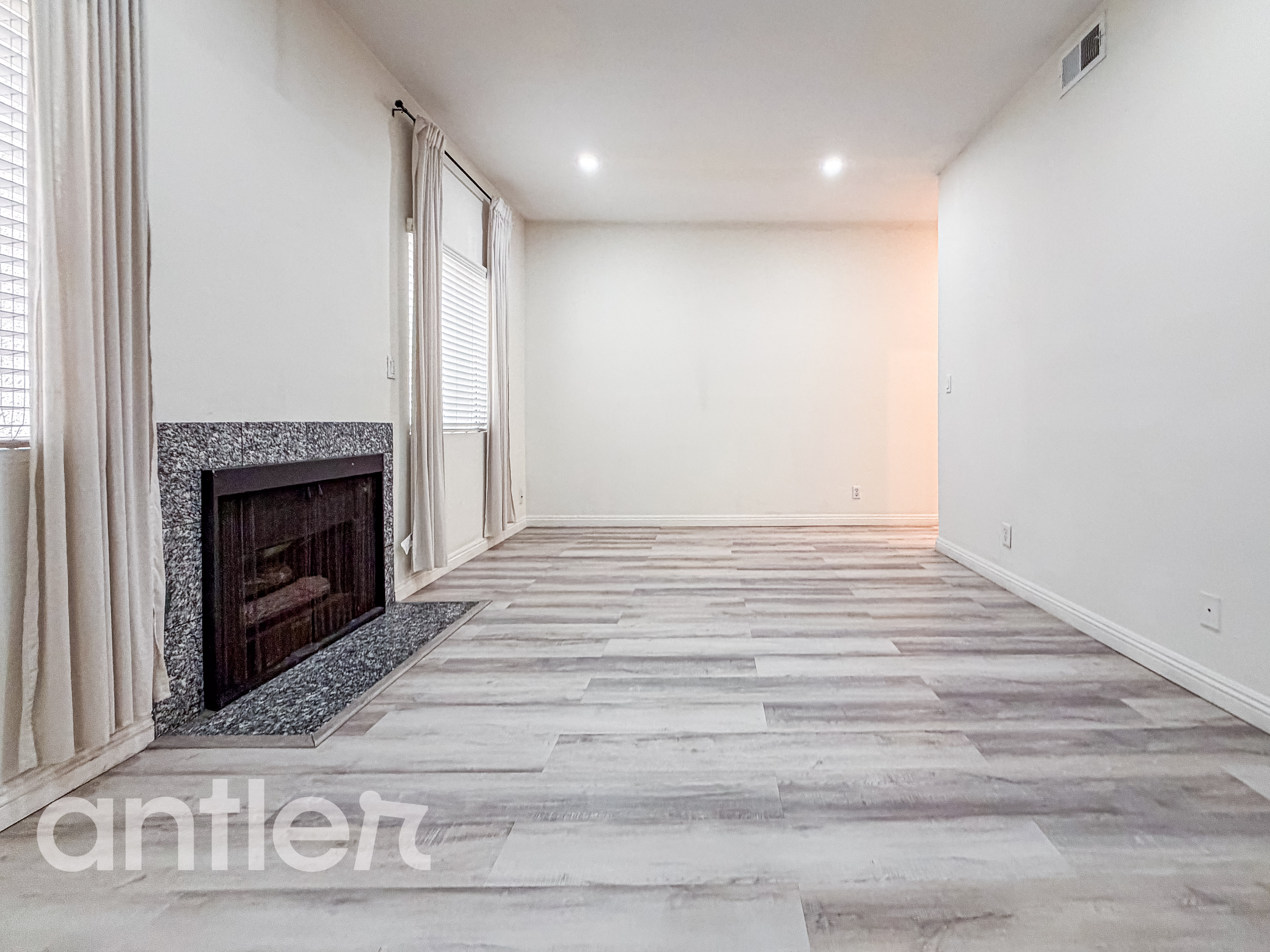 Los Angeles Condo: 11933 Goshen Ave