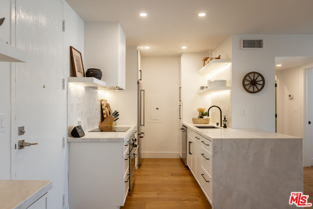 West Hollywood Condo: 1351 North Crescent Heights Boulevard