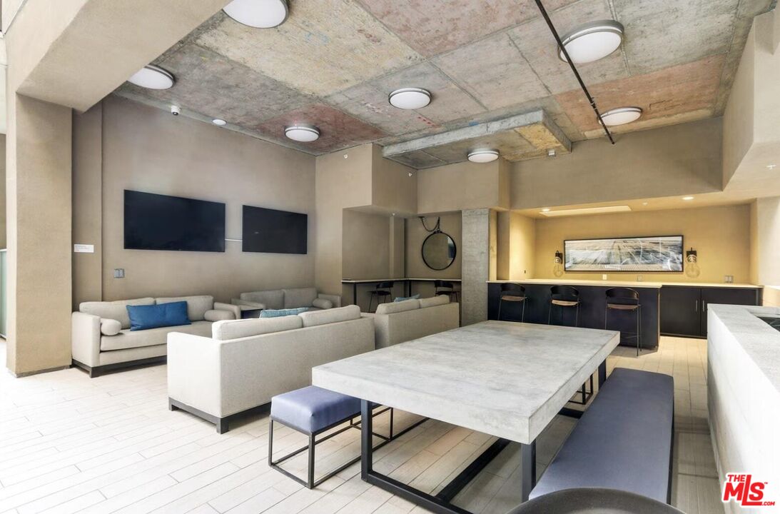 Los Angeles Condo: 1249 South Grand Avenue
