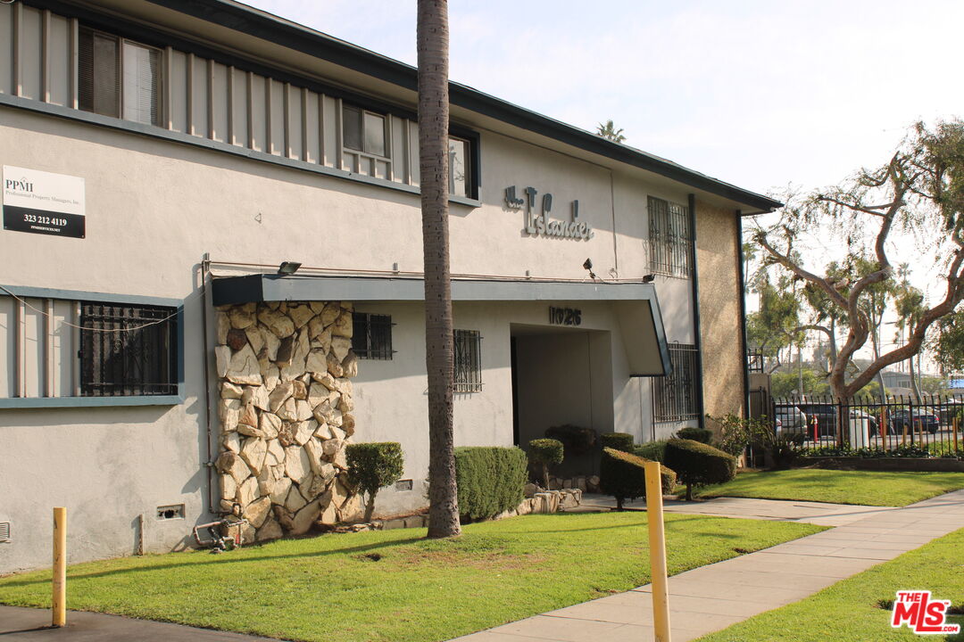 Inglewood Condo: 1026 South Flower Street