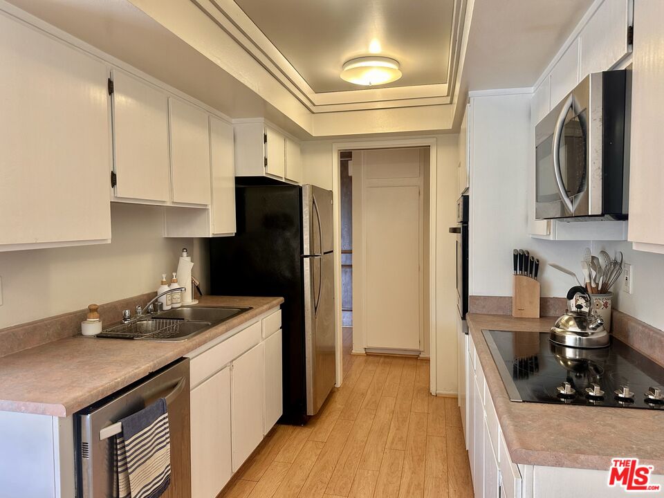 Culver City Condo: 5870 Green Valley Circle