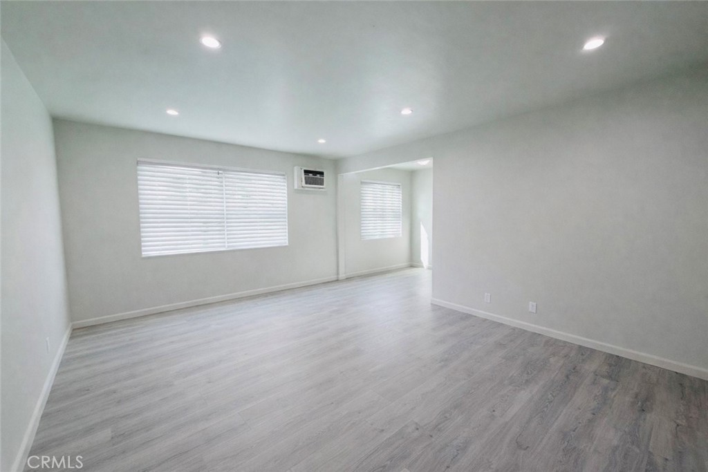 North Hills Condo: 15247 Acre Street