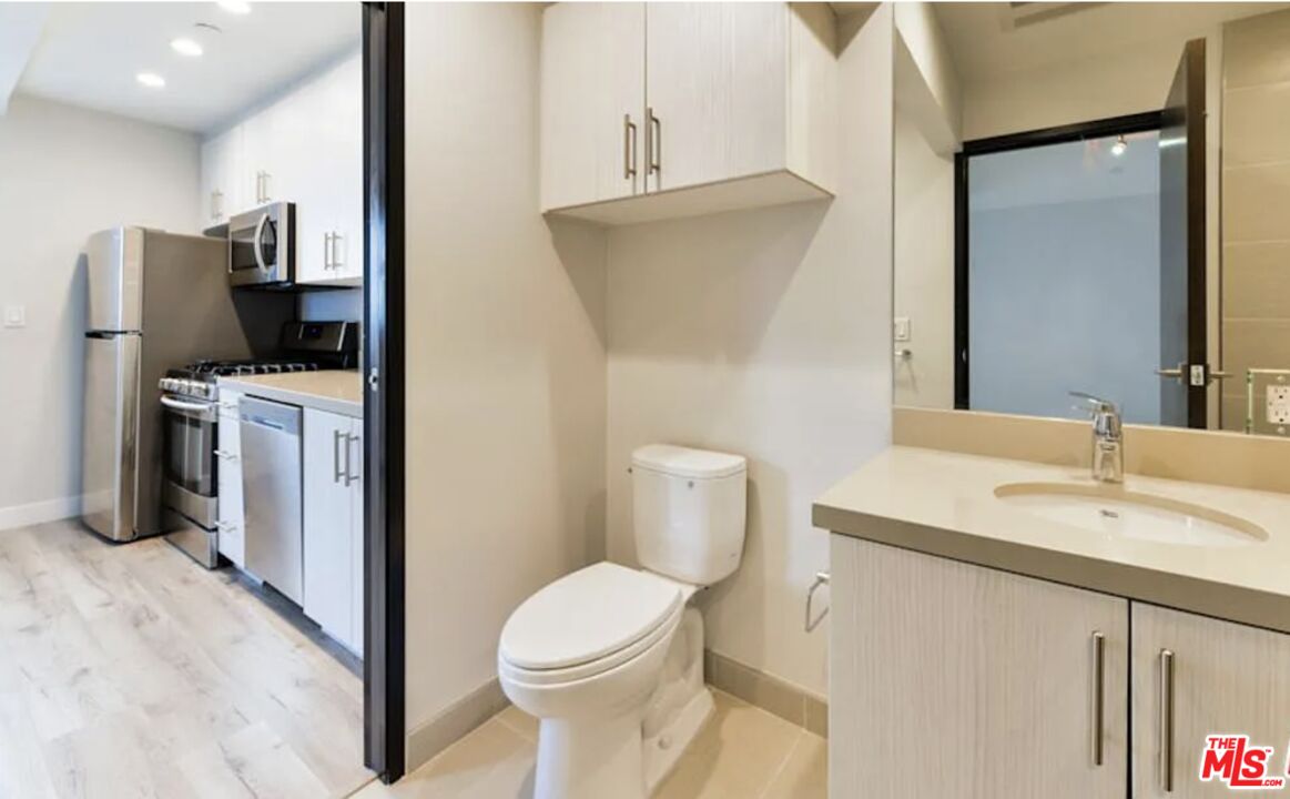 Venice Condo: 483 Washington Boulevard