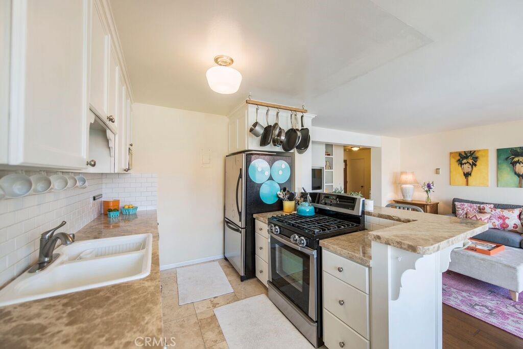Hermosa Beach Condo: 1720 Ardmore Avenue