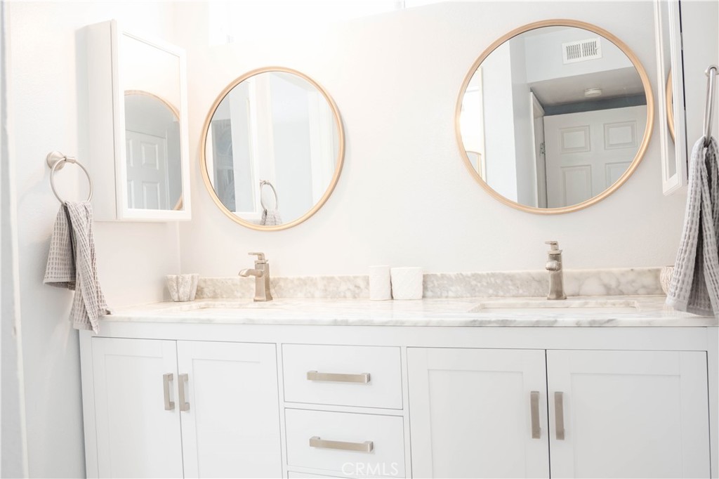 Sherman Oaks Condo: 4705 Kester Avenue