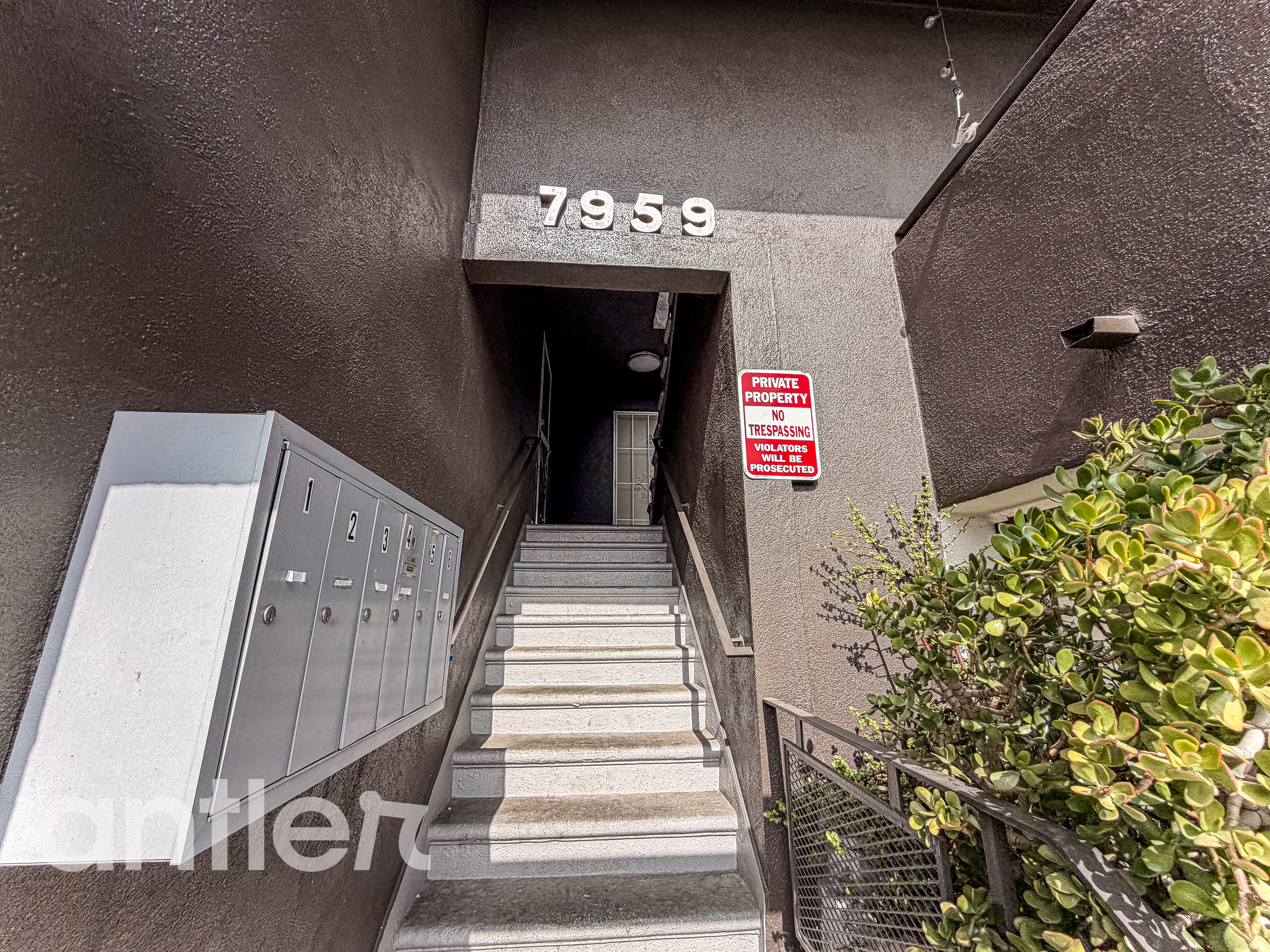 West Hollywood Condo: 7959 Romaine St