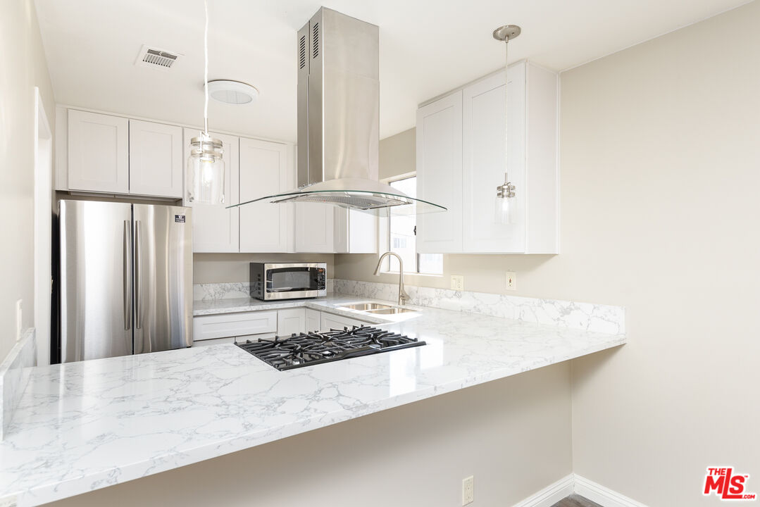 Los Angeles Condo: 1522 North Harvard Boulevard