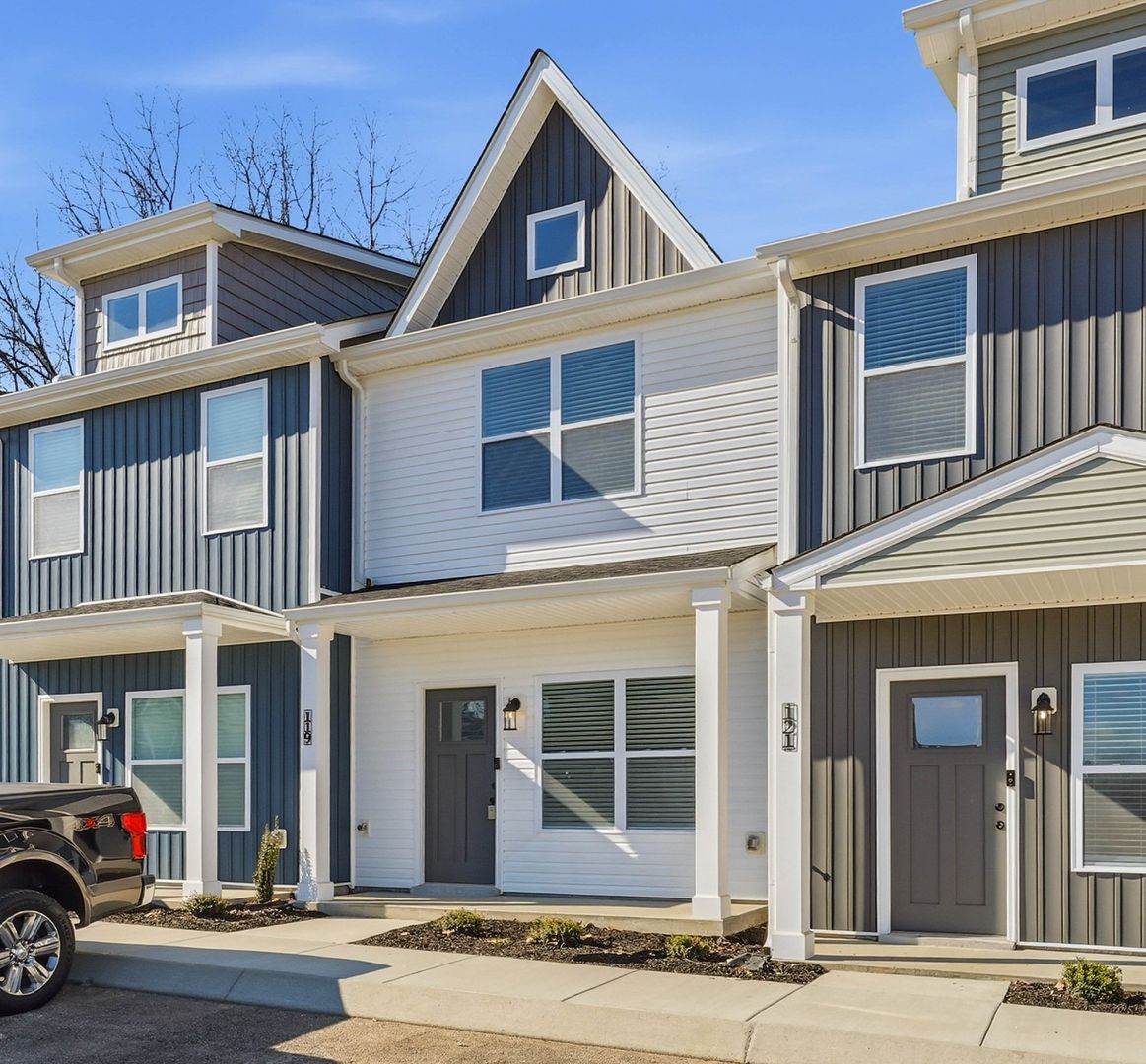 Clarksville House: 119 Front Ridge Cir