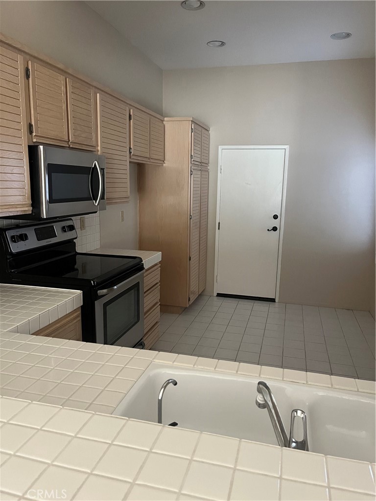 Mission Viejo Condo: 21597 San Lorenzo