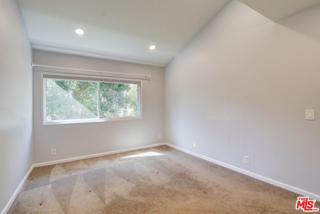 Ventura Condo: 1275 Seacliff Court