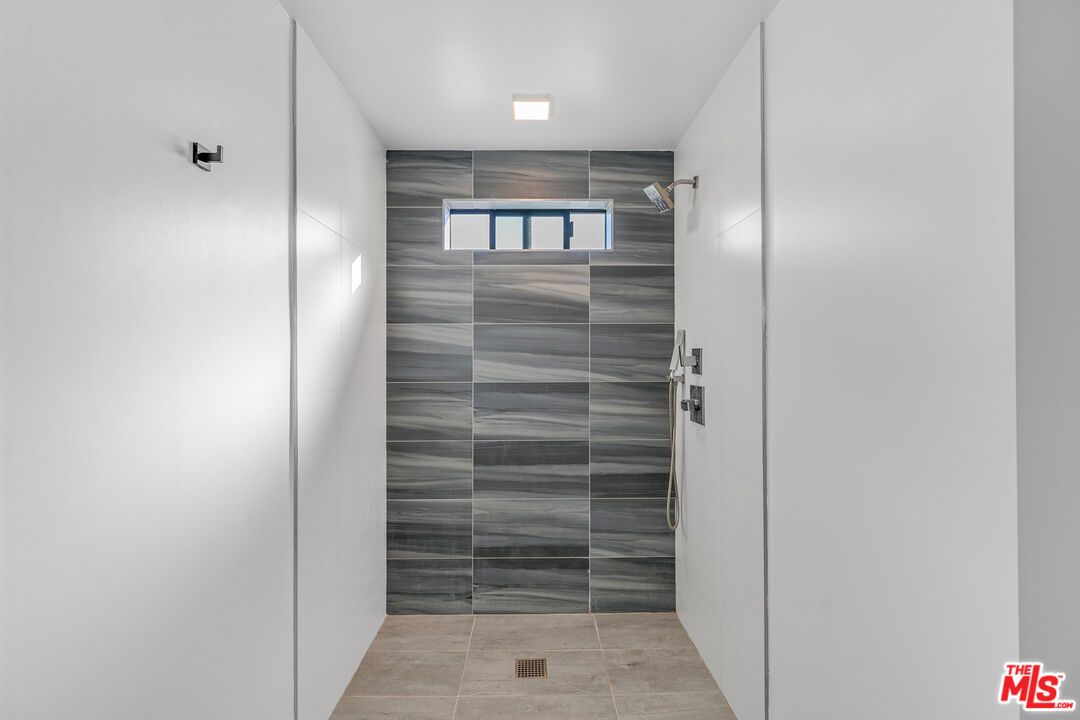 Los Angeles Condo: 1111 North Kenmore Avenue