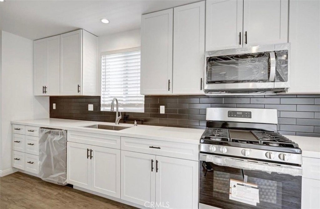 Woodland Hills Condo: 6219 Glide Avenue