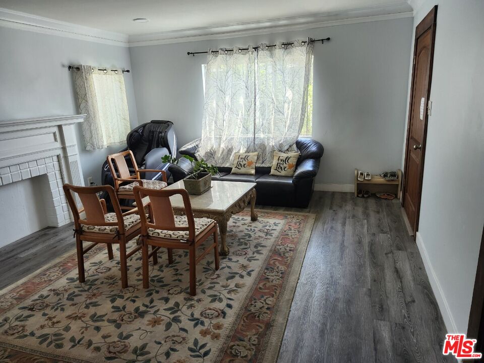 Los Angeles Condo: 417 South Wilton Place