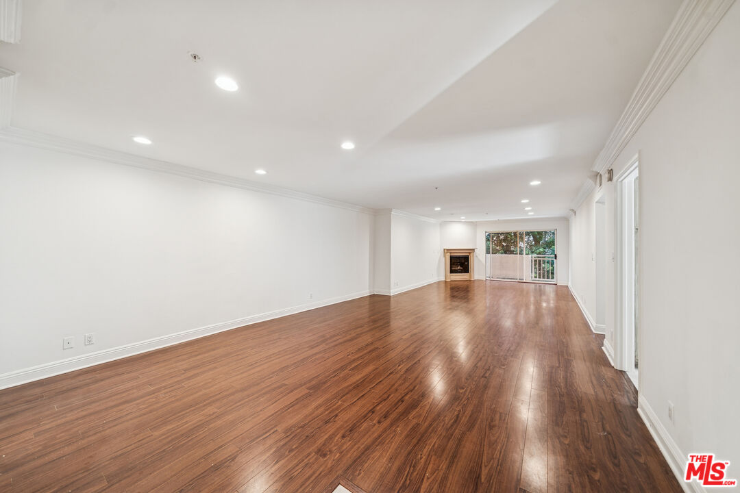 Los Angeles Condo: 1508 Greenfield Avenue