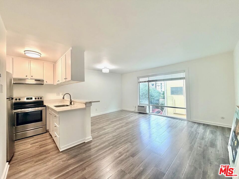 Los Angeles Condo: 5805 West 8th Street