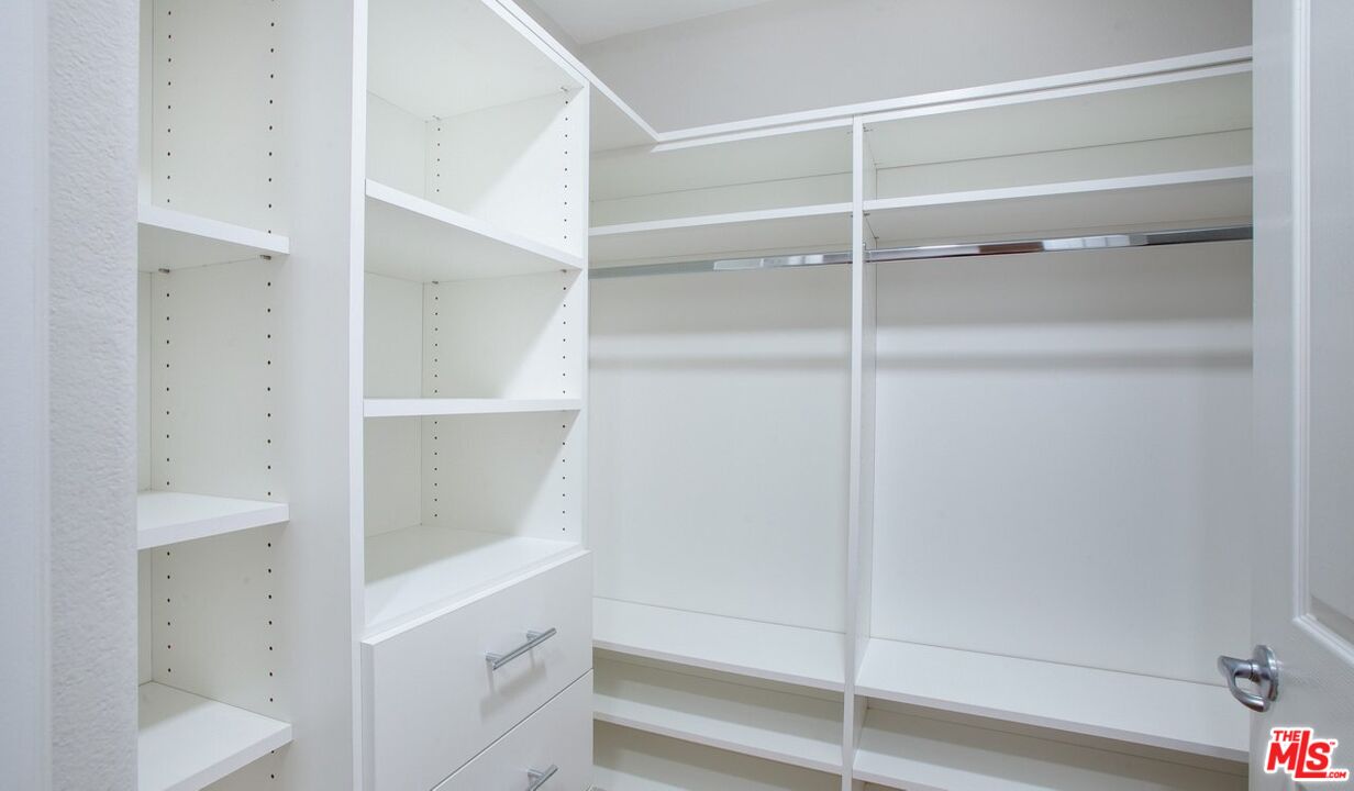 Los Angeles Condo: 346 Hauser Boulevard