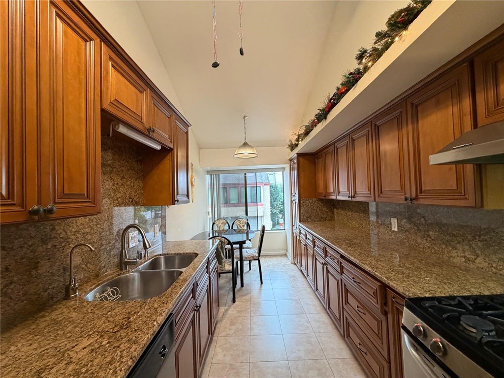 Arcadia Condo: 1015 Arcadia Avenue