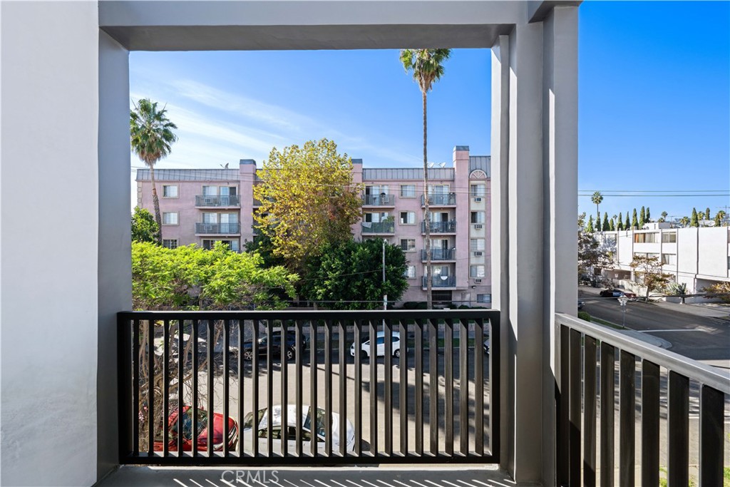 Los Angeles Condo: 1340 North Kingsley Drive
