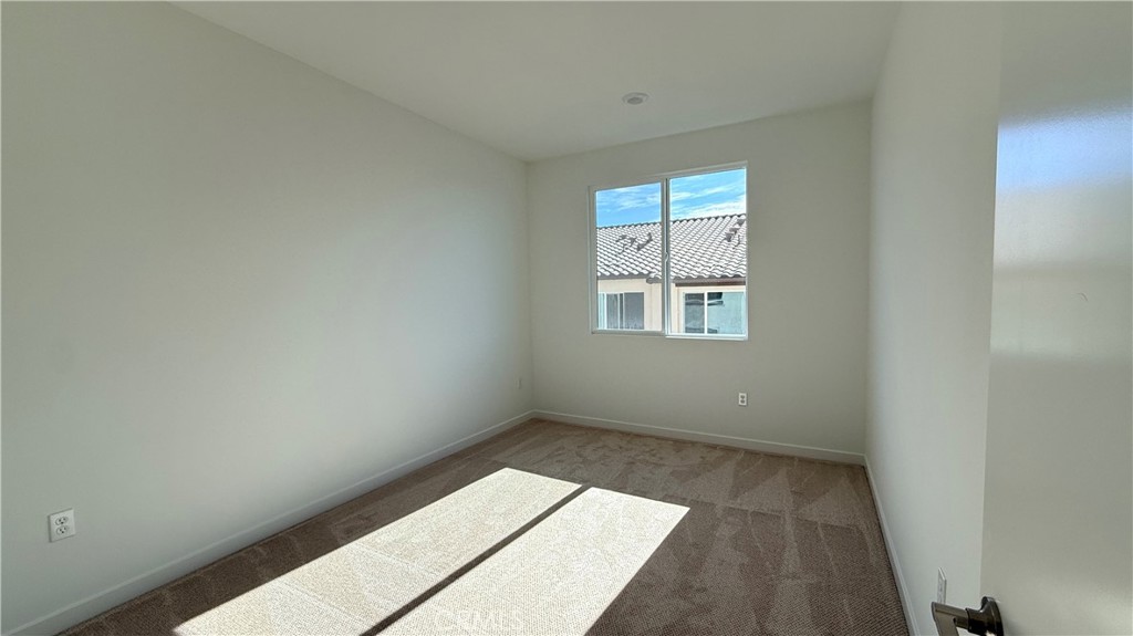 Claremont Condo: 1090 Foothill Boulevard