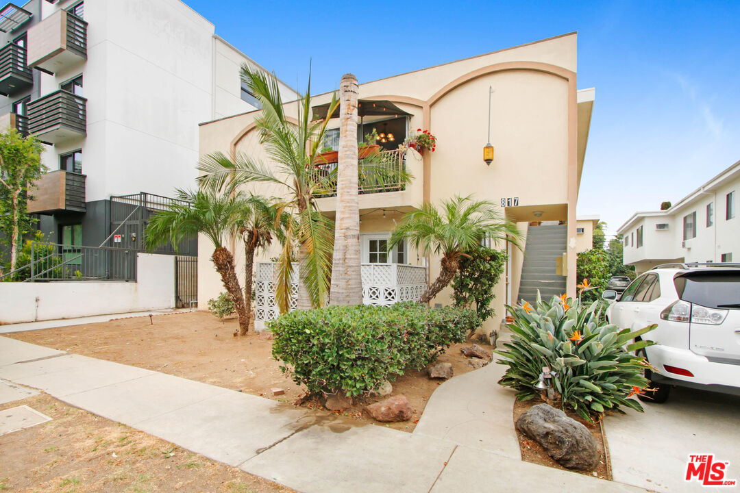 Los Angeles Condo: 817 North Hudson Avenue