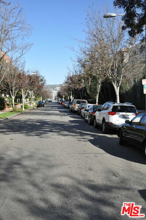 Beverly Hills Condo: 348 South Elm Drive