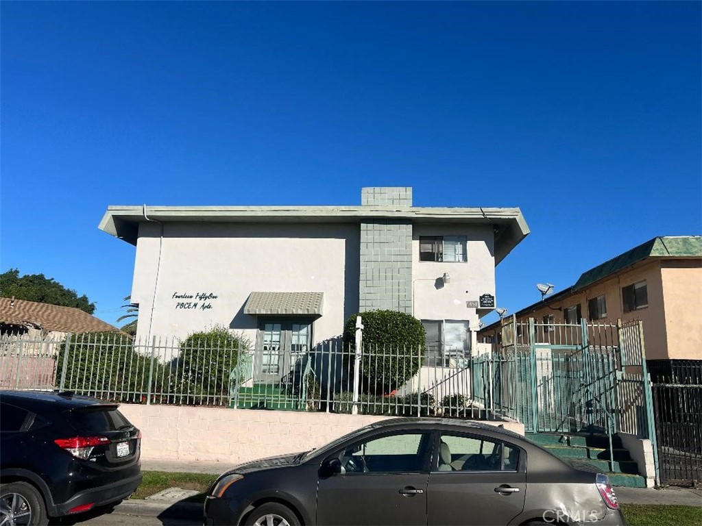Los Angeles Condo: 1451 West 105th Street