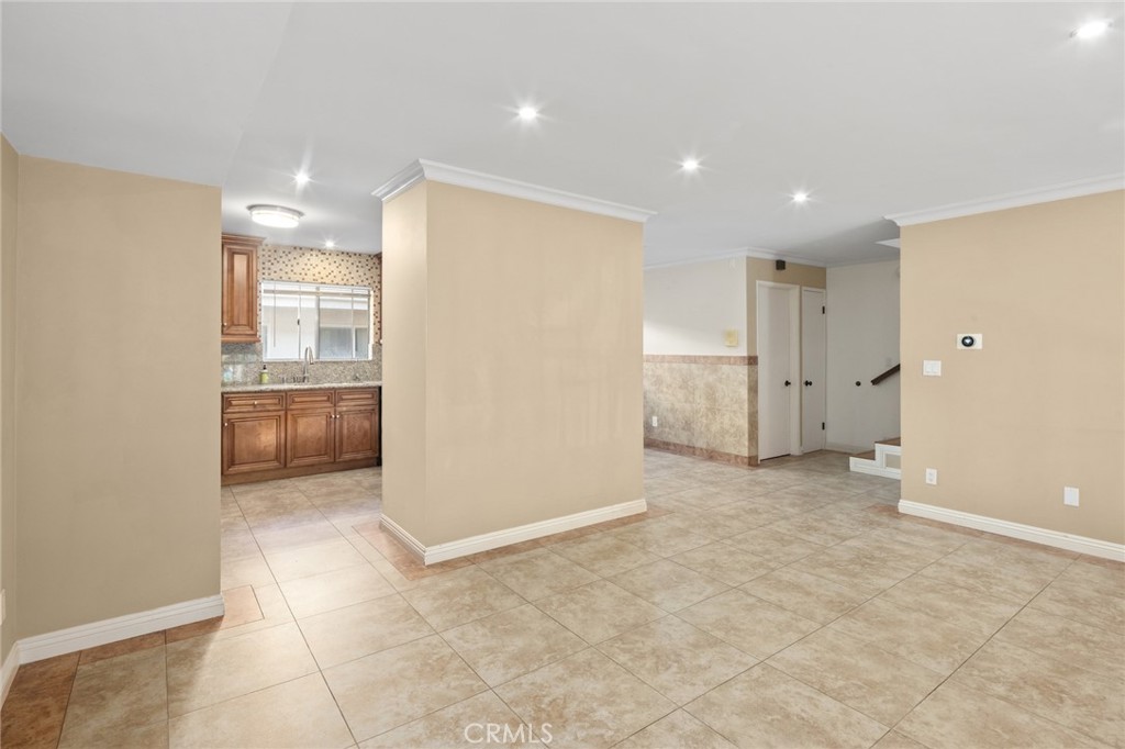 Encino Condo: 5242 Lindley Avenue