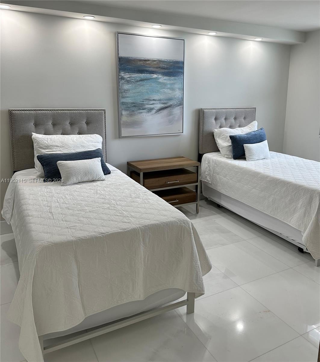 Miami Beach Condo: 5701 Collins Avenue