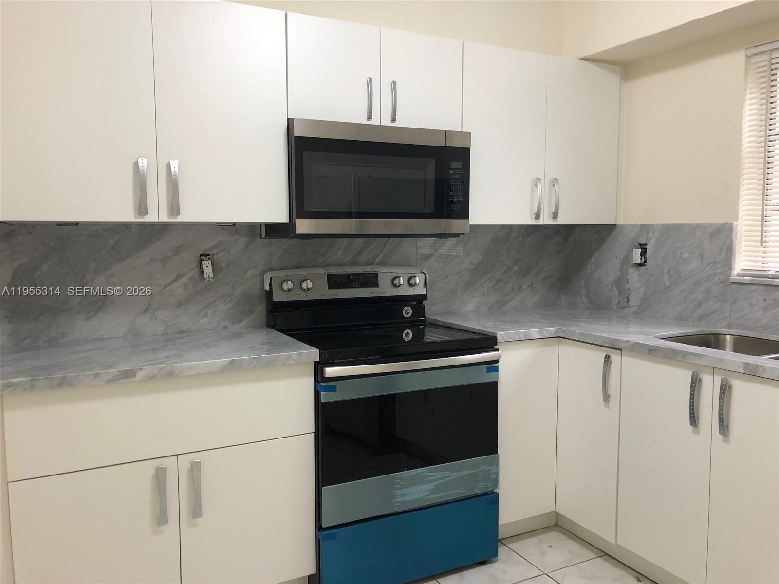 Miami Condo: 2450 Northeast 188th Street