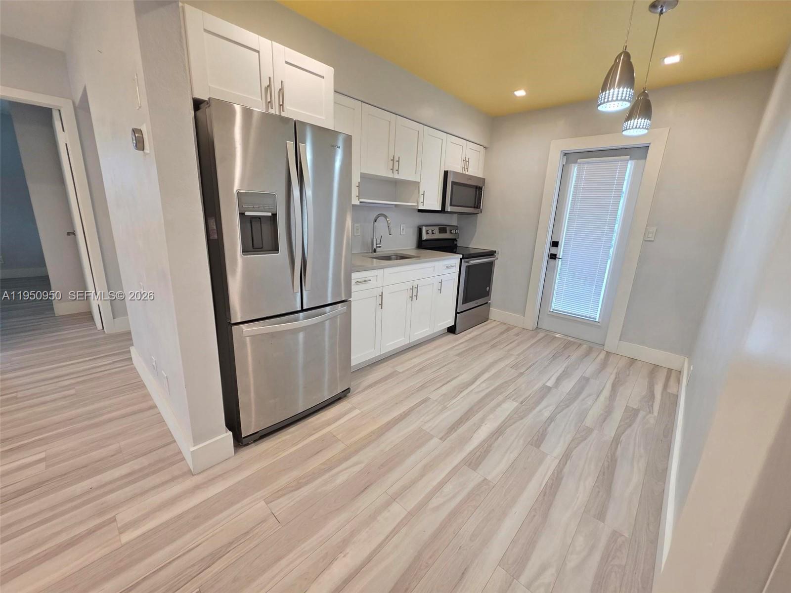 Oakland Park Condo: 250 Northeast 42nd Street