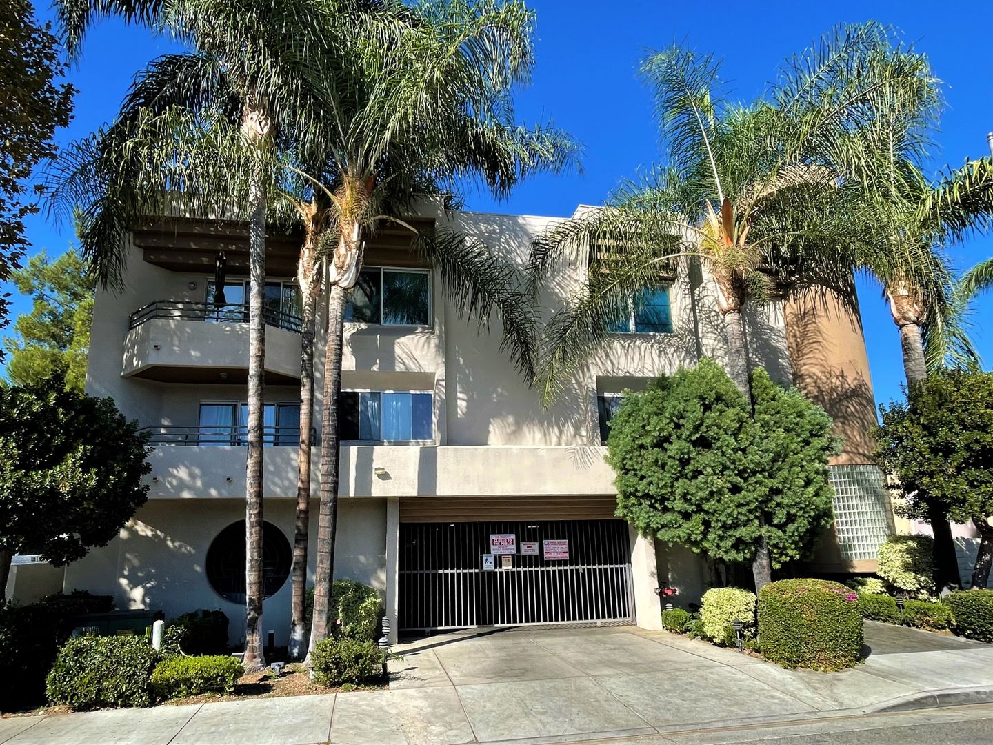 Van Nuys House: 15455 Sherman Way