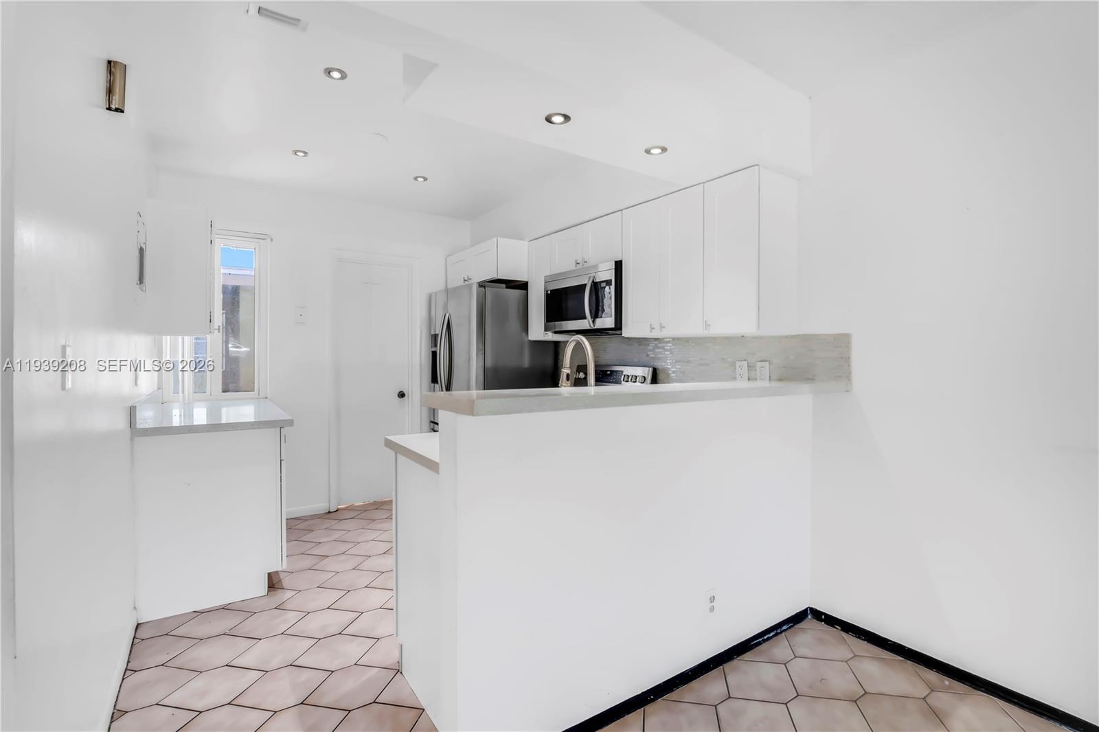 Dania Beach Condo: 137 Northeast 1st Court