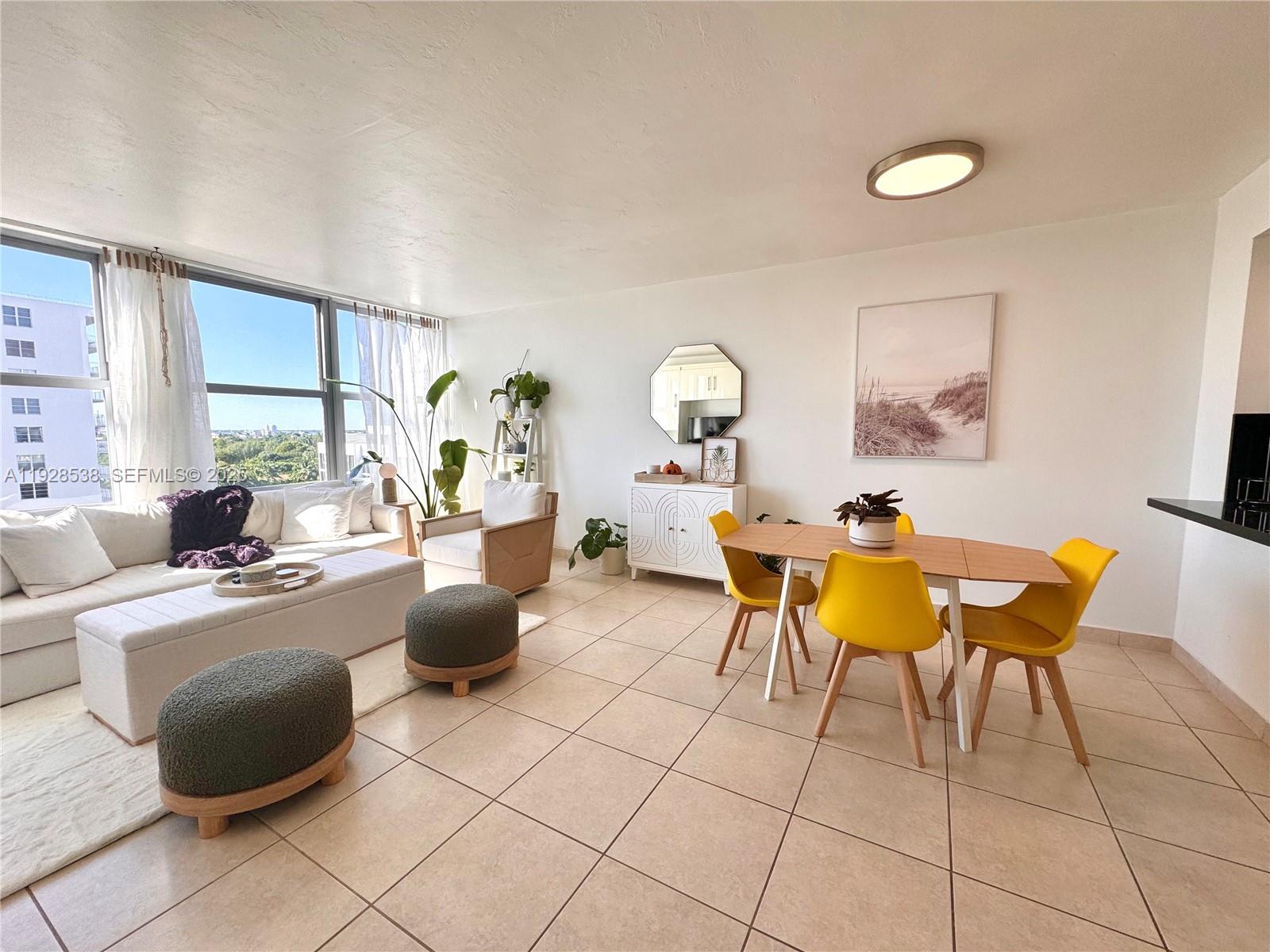 Miami Beach Condo: 2899 Collins Avenue