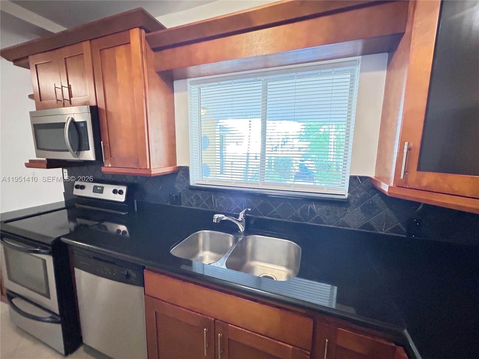 Miami Beach Condo: 2880 Pine Tree Drive