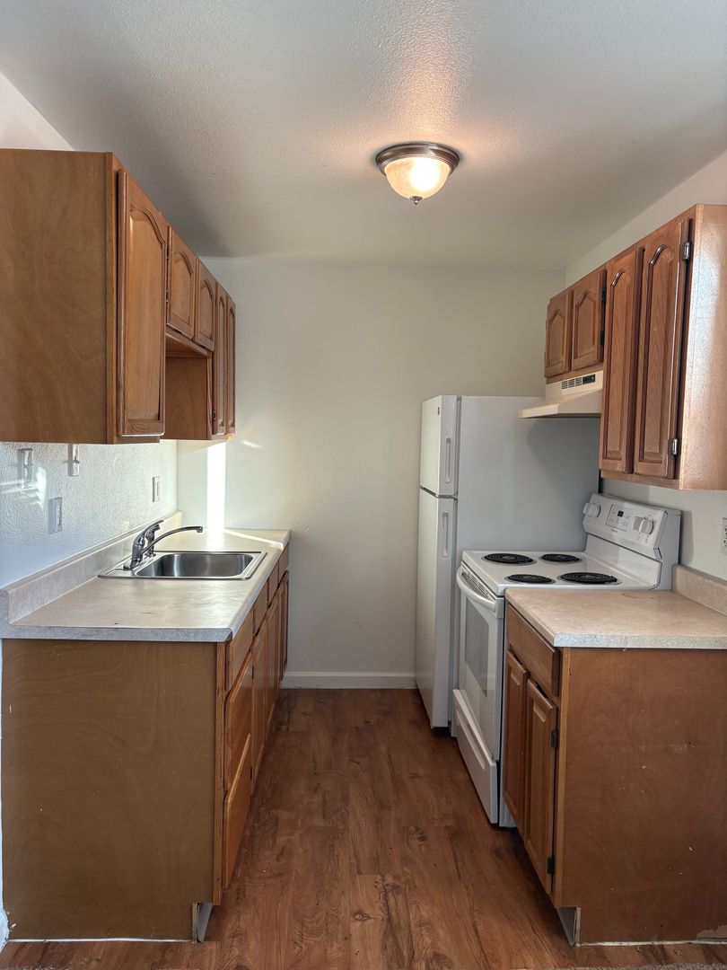 Aurora Apartment: 9504 E 17th