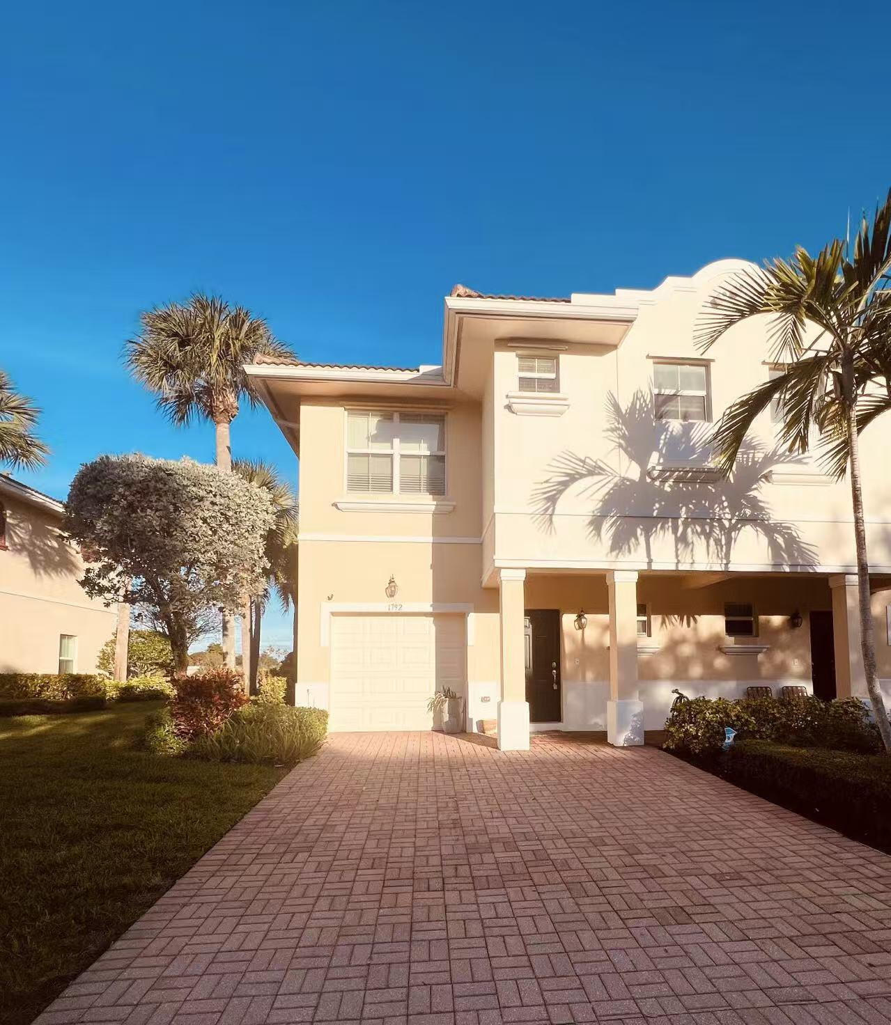 Boynton Beach Condo: 1792 Via Sofia