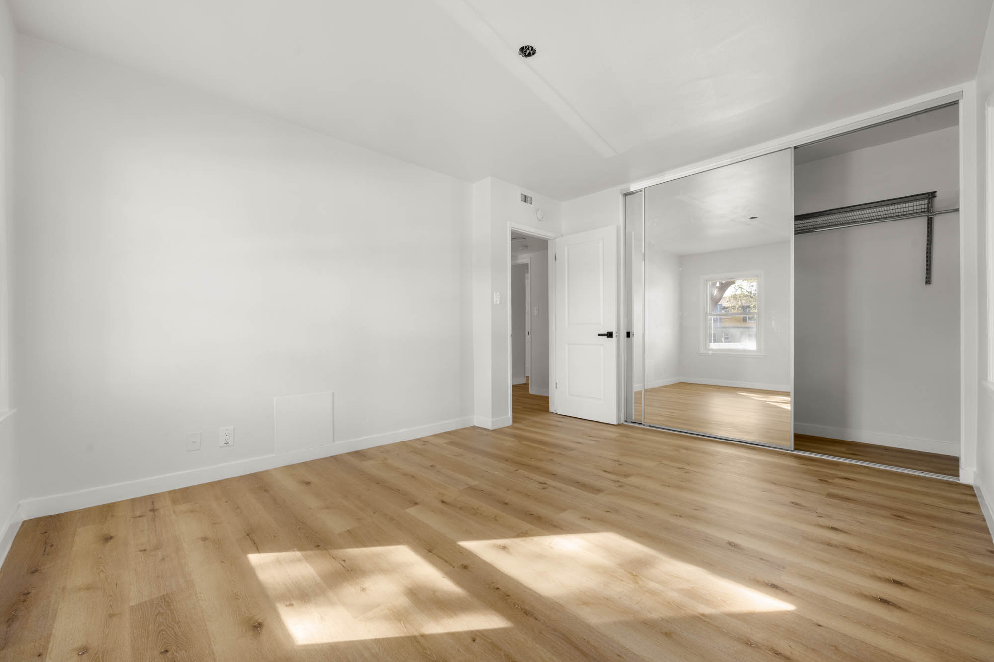 Los Angeles Condo: 8730 Belford Ave