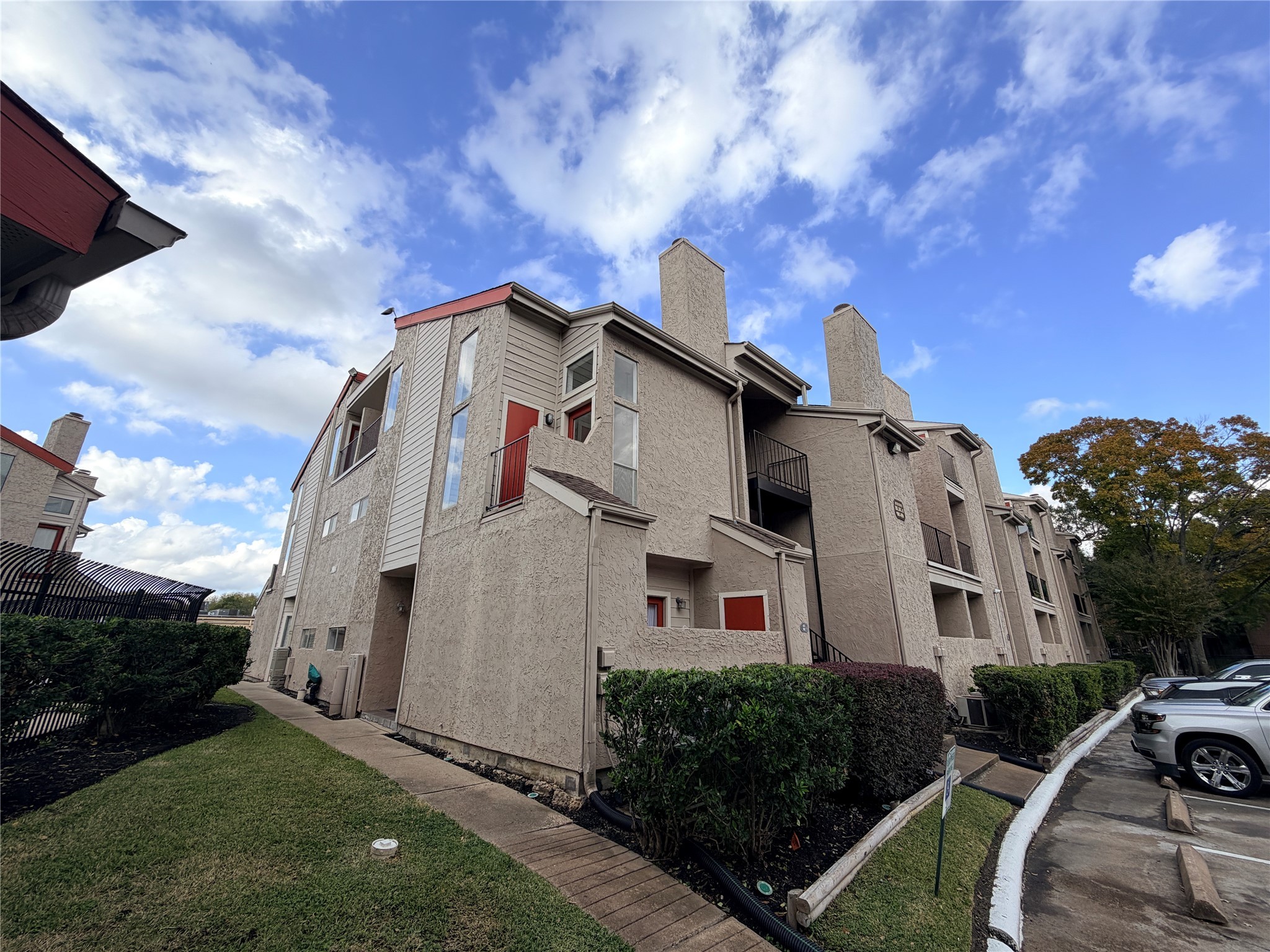 Houston Condo: 10855 Meadowglen Lane