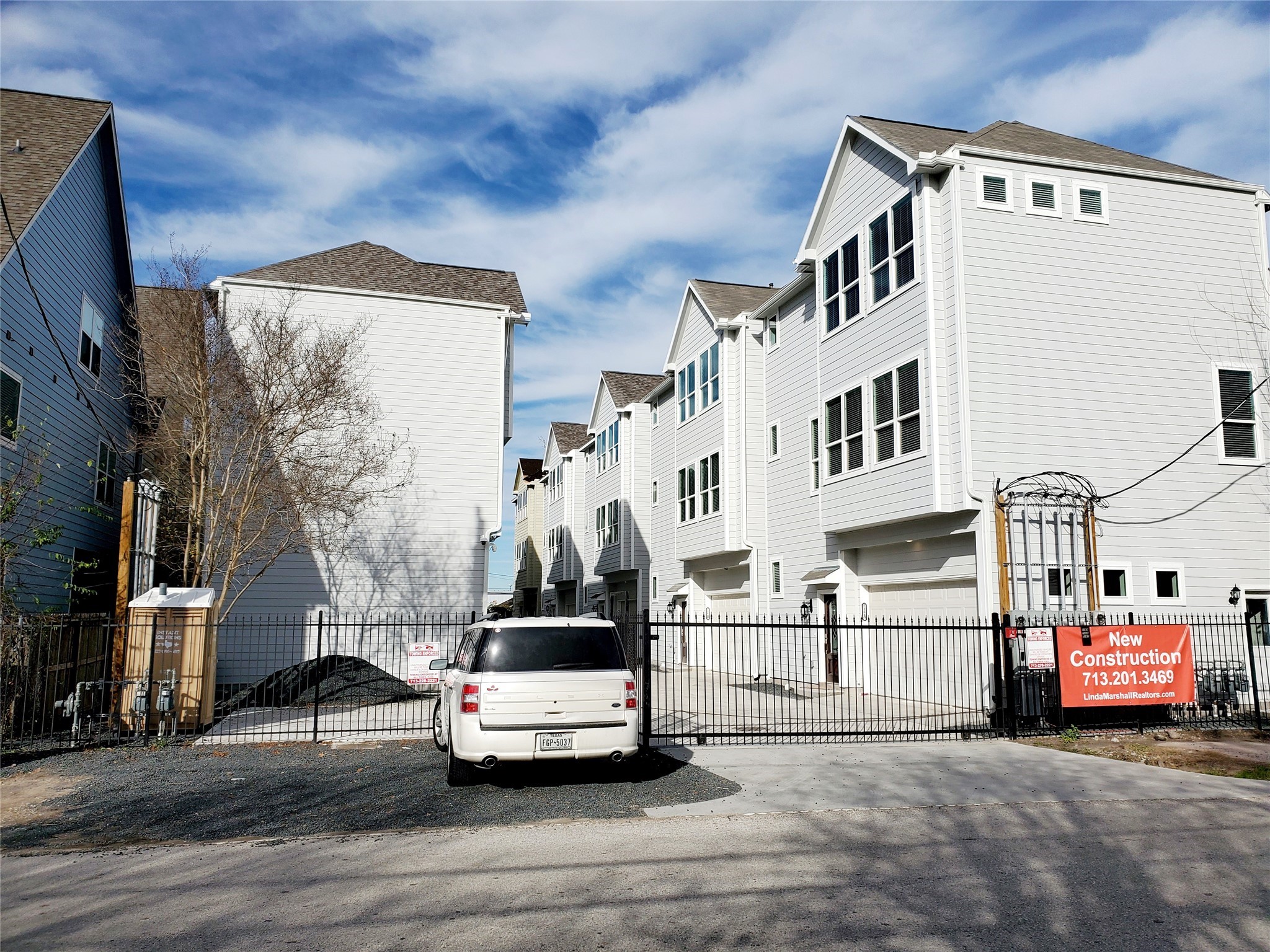 Houston Condo: 720 C Link Road