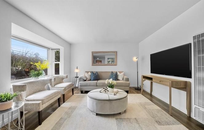 Inglewood House: 629 N Marlborough Ave